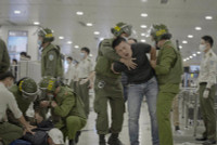 Hành khách gây rối trật tự công cộng tại sân bay Nội Bài sẽ bị khống chế như thế nào?