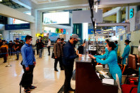 Hành khách gây rối trật tự công cộng tại sân bay Nội Bài sẽ bị khống chế như thế nào?