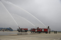 Cận cảnh diễn tập sự cố 200 lít xăng máy bay bị tràn ra sân đỗ, gây cháy tại Nội Bài