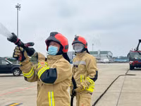 Cận cảnh diễn tập sự cố 200 lít xăng máy bay bị tràn ra sân đỗ, gây cháy tại Nội Bài