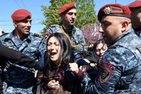 [ẢNH]: Đụng độ ác liệt giữa người biểu tình với lực lượng cảnh sát ở Yerevan