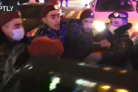 [ẢNH]: Đụng độ ác liệt giữa người biểu tình với lực lượng cảnh sát ở Yerevan