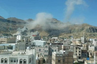 [[ẢNH]: Saudi Arabia ném bom sân bay Sanaa khi Houthi áp sát thành phố chiến lược