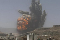 [[ẢNH]: Saudi Arabia ném bom sân bay Sanaa khi Houthi áp sát thành phố chiến lược