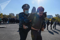 [ẢNH]: Đụng độ ác liệt giữa người biểu tình với lực lượng cảnh sát ở Yerevan