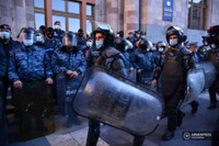 [ẢNH] Phe đối lập Armenia bắt đầu tấn công trụ sở chính phủ ở Yerevan