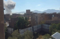 [[ẢNH]: Saudi Arabia ném bom sân bay Sanaa khi Houthi áp sát thành phố chiến lược