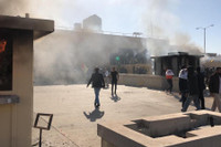 [ẢNH] Tổng thống Trump tìm phương án đáp trả vụ đại sứ quán bị tấn công