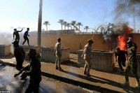 [ẢNH] Tổng thống Trump tìm phương án đáp trả vụ đại sứ quán bị tấn công