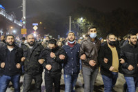 [ẢNH] Phe đối lập Armenia bắt đầu tấn công trụ sở chính phủ ở Yerevan