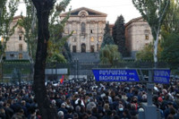 [ẢNH] Phe đối lập Armenia bắt đầu tấn công trụ sở chính phủ ở Yerevan