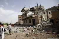 [[ẢNH]: Saudi Arabia ném bom sân bay Sanaa khi Houthi áp sát thành phố chiến lược