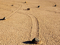 Thiên nhiên kỳ lạ trên trái đất: Những tảng đá biết đi và bí ẩn về cửa địa ngục