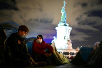 [ẢNH]: Hàng trăm người biểu tình ở Paris sau khi trại di cư bị cảnh sát phá dỡ