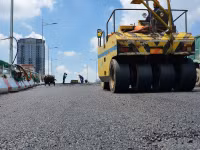 Cầu vượt nút giao Nguyễn Văn Huyên 580 tỷ đồng sắp khánh thành