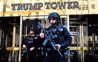 Cựu Tổng thống Mỹ Donald Trump đến New York để trình diện tại tòa án