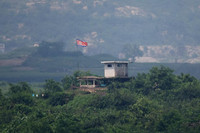 Cuộc sống yên bình tại Triều Tiên nhìn từ bên kia biên giới