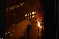 Tòa tháp chọc trời ở Hồng Kông bốc cháy như bó đuốc khổng lồ