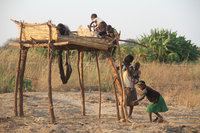 Bí ẩn bộ tộc không thể đi giày 