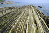 Khám phá bãi biển đá răng cưa ở Tây Ban Nha