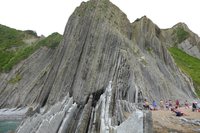 Khám phá bãi biển đá răng cưa ở Tây Ban Nha