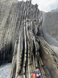 Khám phá bãi biển đá răng cưa ở Tây Ban Nha