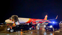 Tổng thống Litva đến Hà Nội trên chuyên cơ Vietjet