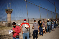 [ẢNH] Những điểm tiêm chủng vaccine ngừa Covid-19 khác lạ trên thế giới