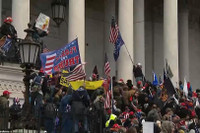[ẢNH] Cận cảnh đám đông người biểu tình tràn vào tòa nhà Quốc hội Mỹ