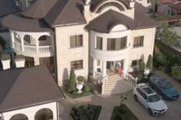 [ẢNH] Bên trong biệt thự dát vàng của Đại tá cảnh sát ‘mafia’ Nga