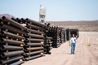 [ẢNH] Bất ngờ với “nghĩa địa” vật liệu xây tường biên giới Mỹ - Mexico