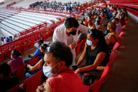 [ẢNH] Những điểm tiêm chủng vaccine ngừa Covid-19 khác lạ trên thế giới