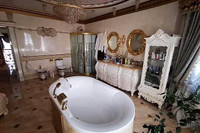 [ẢNH] Bên trong biệt thự dát vàng của Đại tá cảnh sát ‘mafia’ Nga