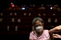 [ẢNH] Những điểm tiêm chủng vaccine ngừa Covid-19 khác lạ trên thế giới