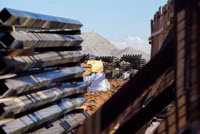 [ẢNH] Bất ngờ với “nghĩa địa” vật liệu xây tường biên giới Mỹ - Mexico