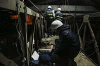 Xem kiểm nghiệm từ chiếc ốc vít để sửa tổng thể cầu Chương Dương 36 năm tuổi