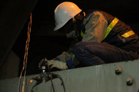 Xem kiểm nghiệm từ chiếc ốc vít để sửa tổng thể cầu Chương Dương 36 năm tuổi