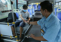 Hình ảnh xe buýt Hà Nội lăn bánh sau nhiều tháng “đắp chiếu”