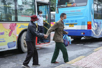 Hình ảnh xe buýt Hà Nội lăn bánh sau nhiều tháng “đắp chiếu”