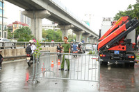 Dọn dẹp cây xanh gãy đổ la liệt sau bão số 3, thông đường sớm nhất