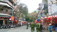 Phố Hàng Mã lung linh đón Tết Nguyên đán 2024