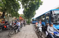 Chính thức phân làn riêng biệt cho ô tô, xe máy trên đường Nguyễn Trãi