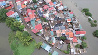 Lũ nhấn chìm làng xóm, lực lượng chức năng nỗ lực giúp dân giảm bớt khó khăn