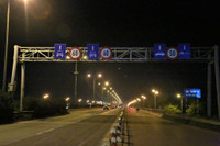 Cầu Thanh Trì sắp xếp làn riêng cho xe máy, nhiều ô tô vẫn đi vào