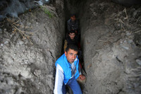 [ẢNH] Dân thường mắc kẹt trong cuộc giao tranh ác liệt giữa Amenia và Azerbaijan