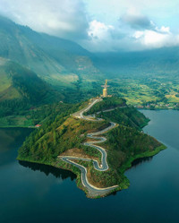 Vẻ đẹp hùng vĩ của hồ núi lửa lớn nhất thế giới