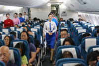 Tái hiện lịch sử đồng phục tiếp viên trên những chuyến bay đặc biệt