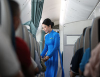 Tái hiện lịch sử đồng phục tiếp viên trên những chuyến bay đặc biệt