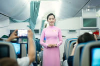 Tái hiện lịch sử đồng phục tiếp viên trên những chuyến bay đặc biệt