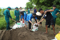 Hàng nghìn hộ dân Hà Nội vẫn ngập trong nước lũ sông Bùi